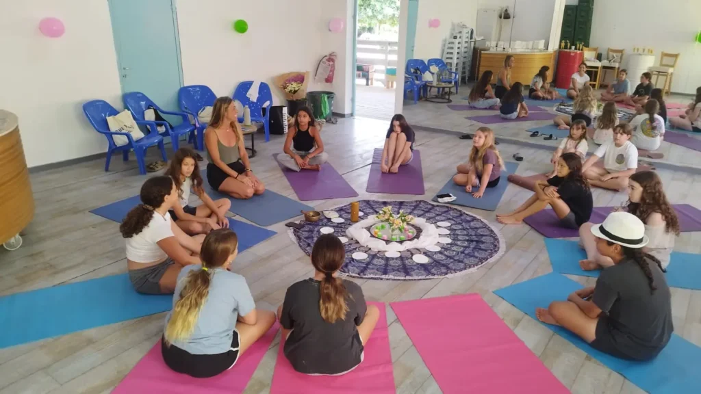 יוגה לנערות